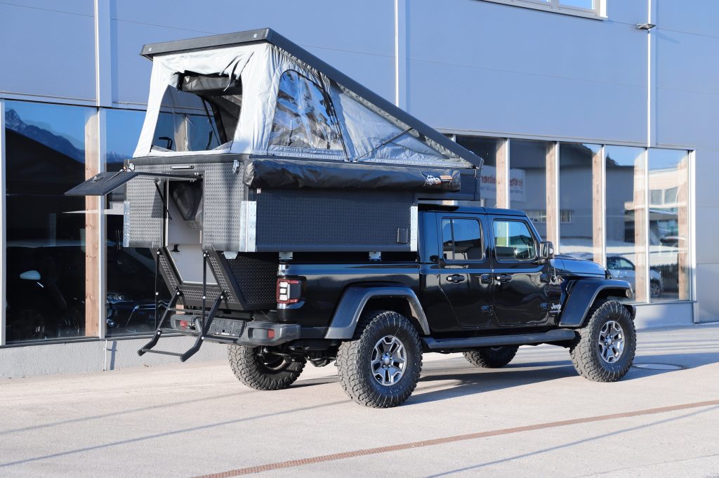 RoadCab fitted onto a Jeep Gladiator